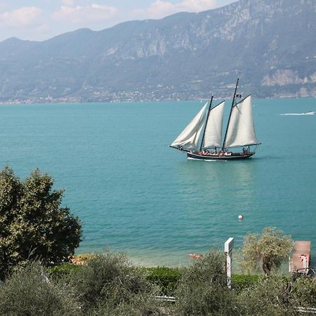 Hotel Merano Brenzone sul Garda Exteriör bild