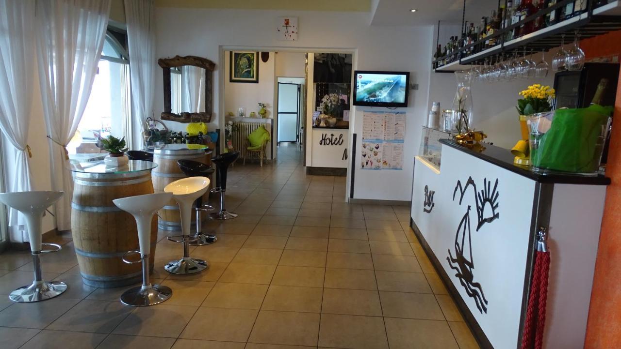 Hotel Merano Brenzone sul Garda Exteriör bild