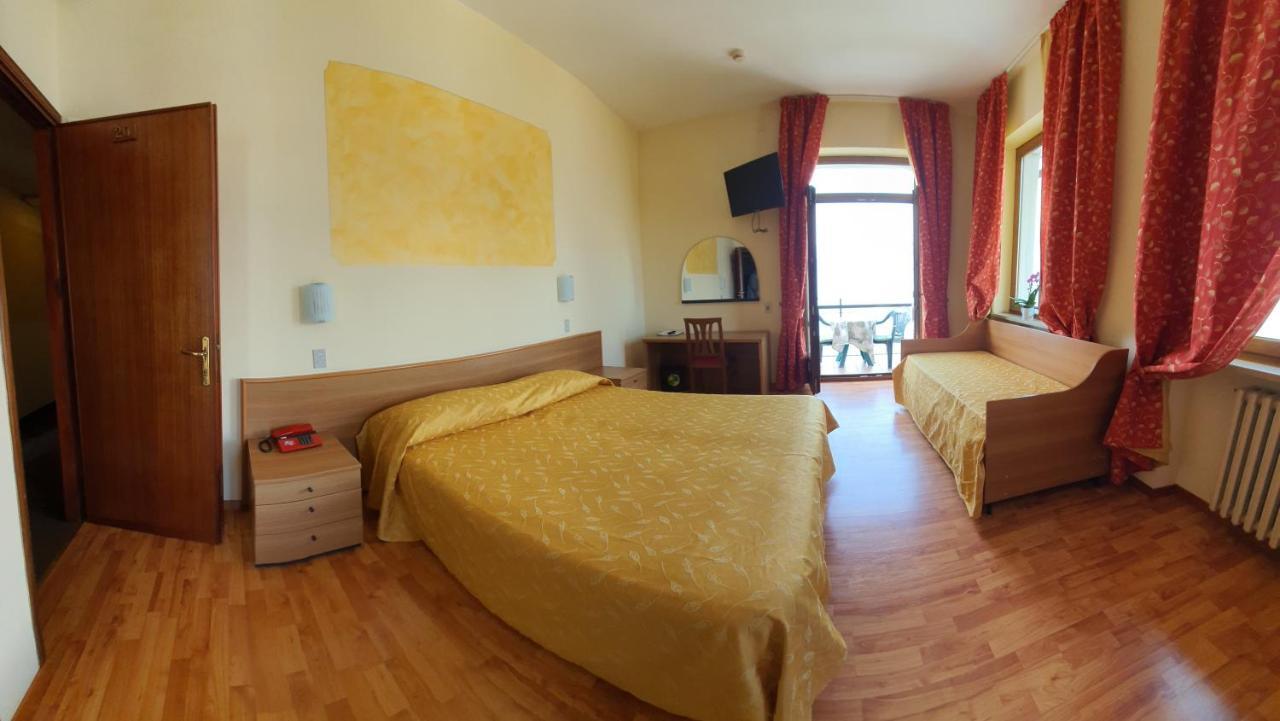 Hotel Merano Brenzone sul Garda Exteriör bild