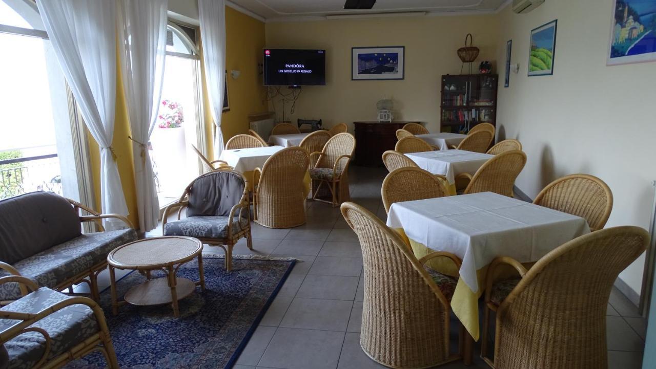 Hotel Merano Brenzone sul Garda Exteriör bild
