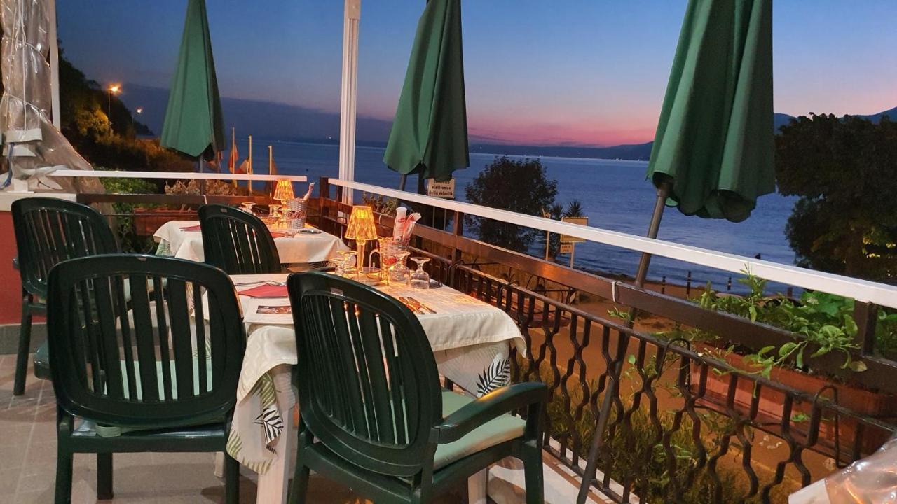 Hotel Merano Brenzone sul Garda Exteriör bild