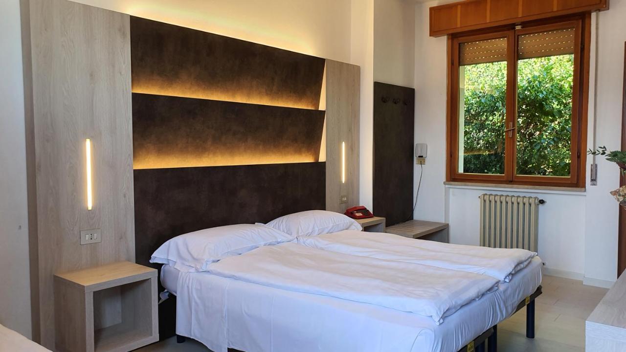 Hotel Merano Brenzone sul Garda Exteriör bild