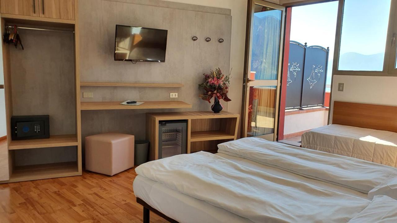 Hotel Merano Brenzone sul Garda Exteriör bild