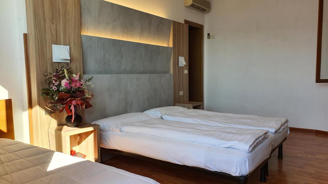 Hotel Merano Brenzone sul Garda Exteriör bild
