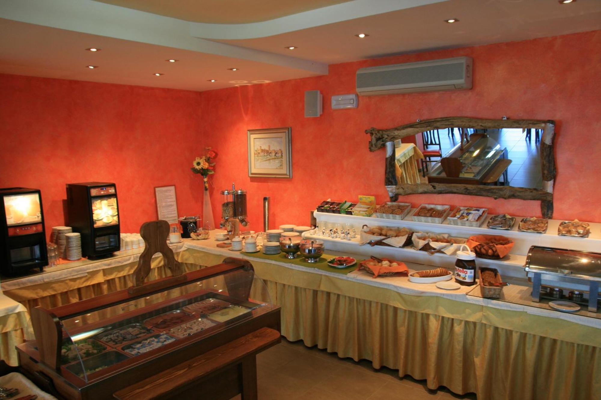 Hotel Merano Brenzone sul Garda Exteriör bild