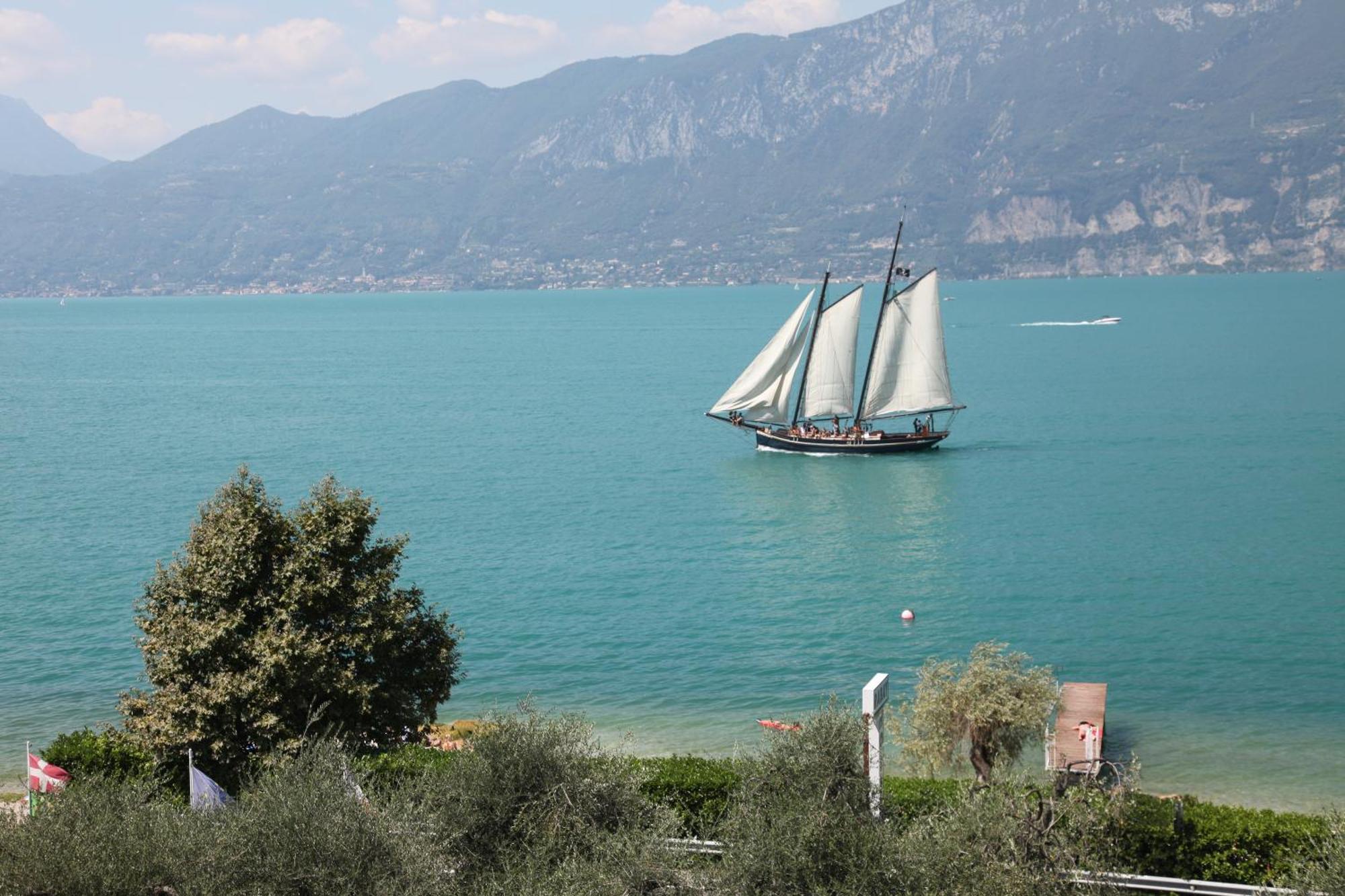 Hotel Merano Brenzone sul Garda Exteriör bild