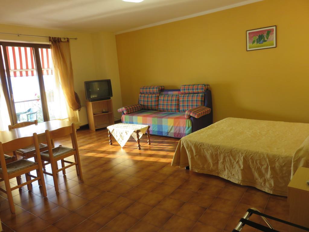 Hotel Merano Brenzone sul Garda Exteriör bild
