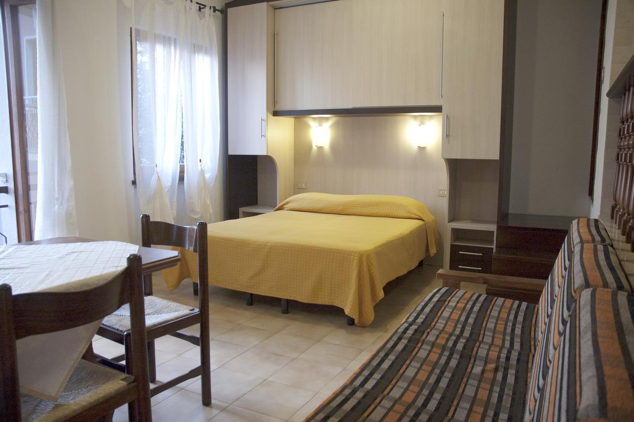 Hotel Merano Brenzone sul Garda Exteriör bild