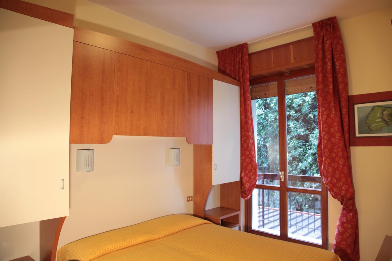 Hotel Merano Brenzone sul Garda Exteriör bild